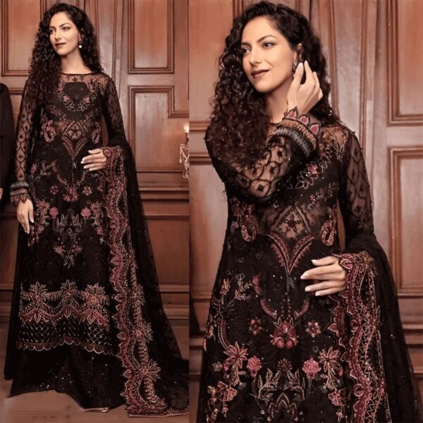 Elegant Black Georgette Pakistani Salwar Kameez – Fine Thread Work Adorns the Full Dress