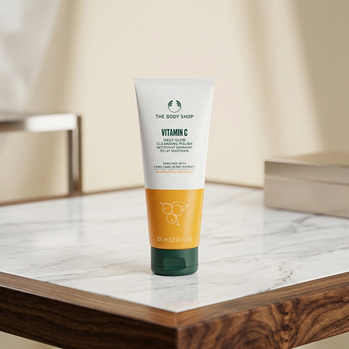 The Body Shop Vitamin C Daily Glow Cleansing Polish 100ml The Body Shop Vitamin C Daily Glow Cleansing Polish 100ml - Image 1